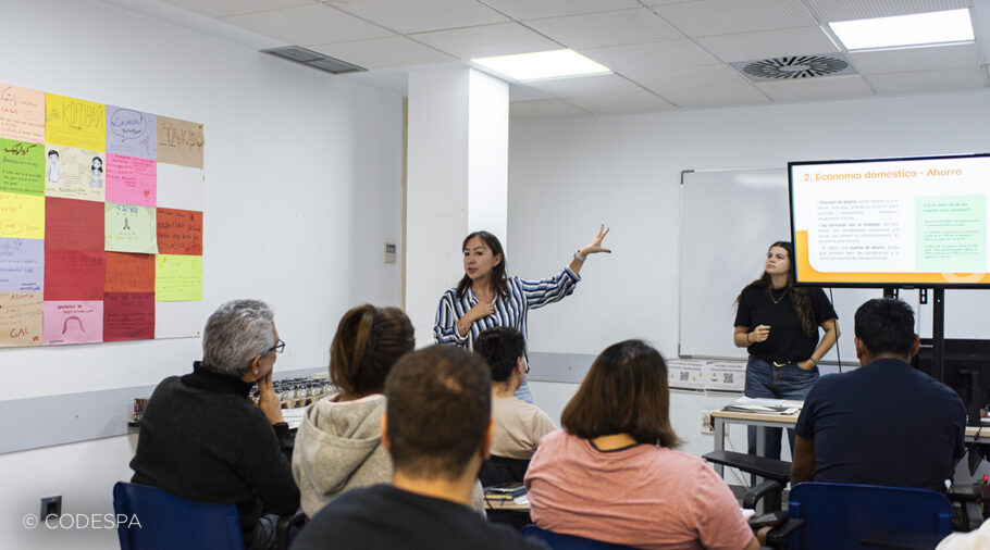 profesora educación financiera