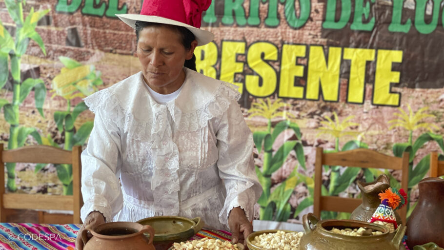 mujer credito peru