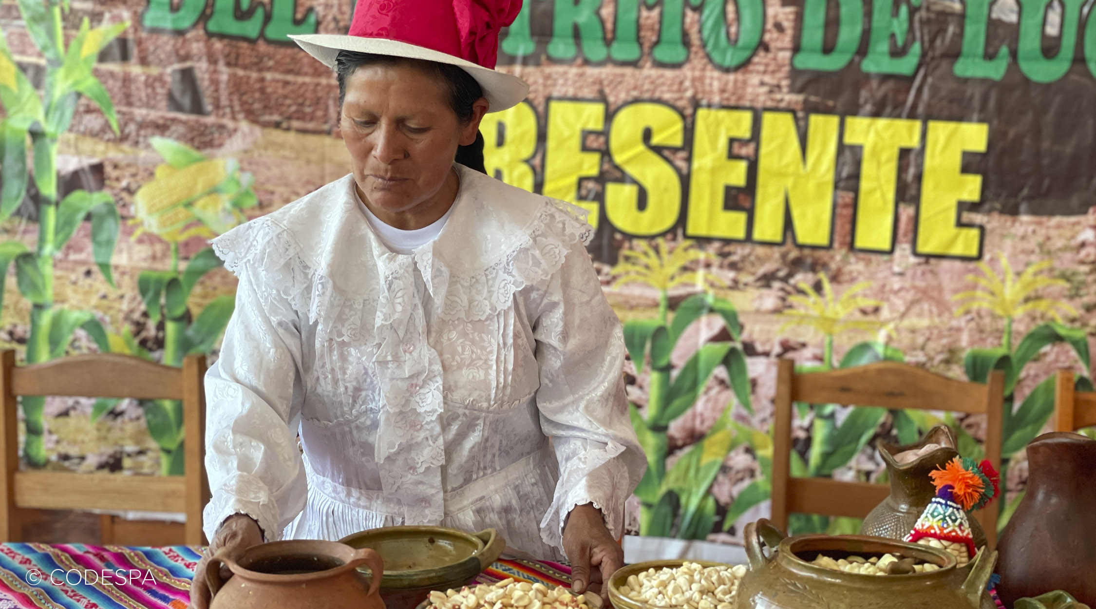 mujer credito peru