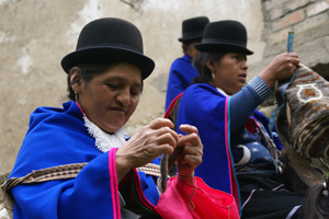 Reducimos la discriminación que sufren las mujeres gracias a la comercialización de sus productos artesanales